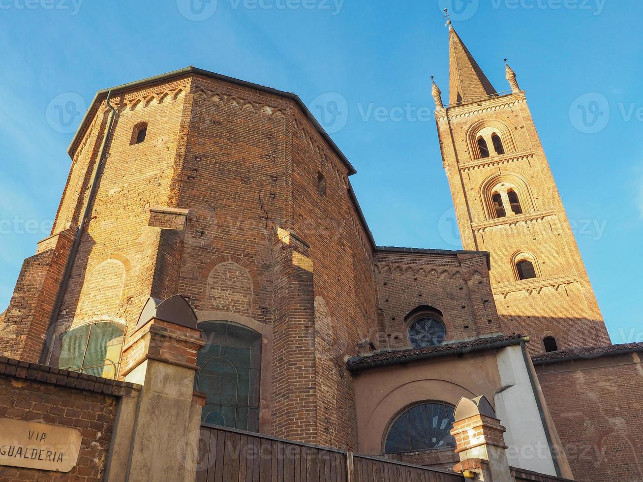 iglesia de san domenico en chieri foto