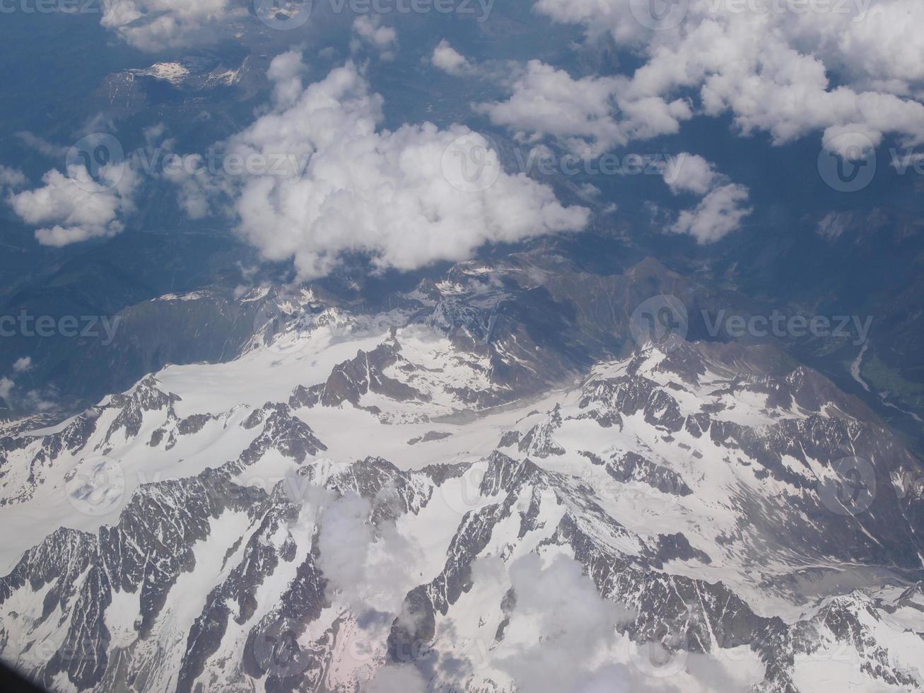 vista aérea del glaciar de los alpes foto