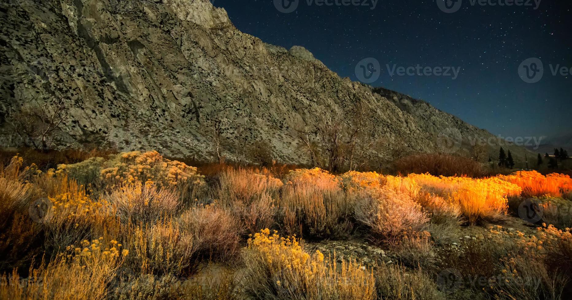 montañas del parque nacional sierra cerca de mammoth lake, california foto