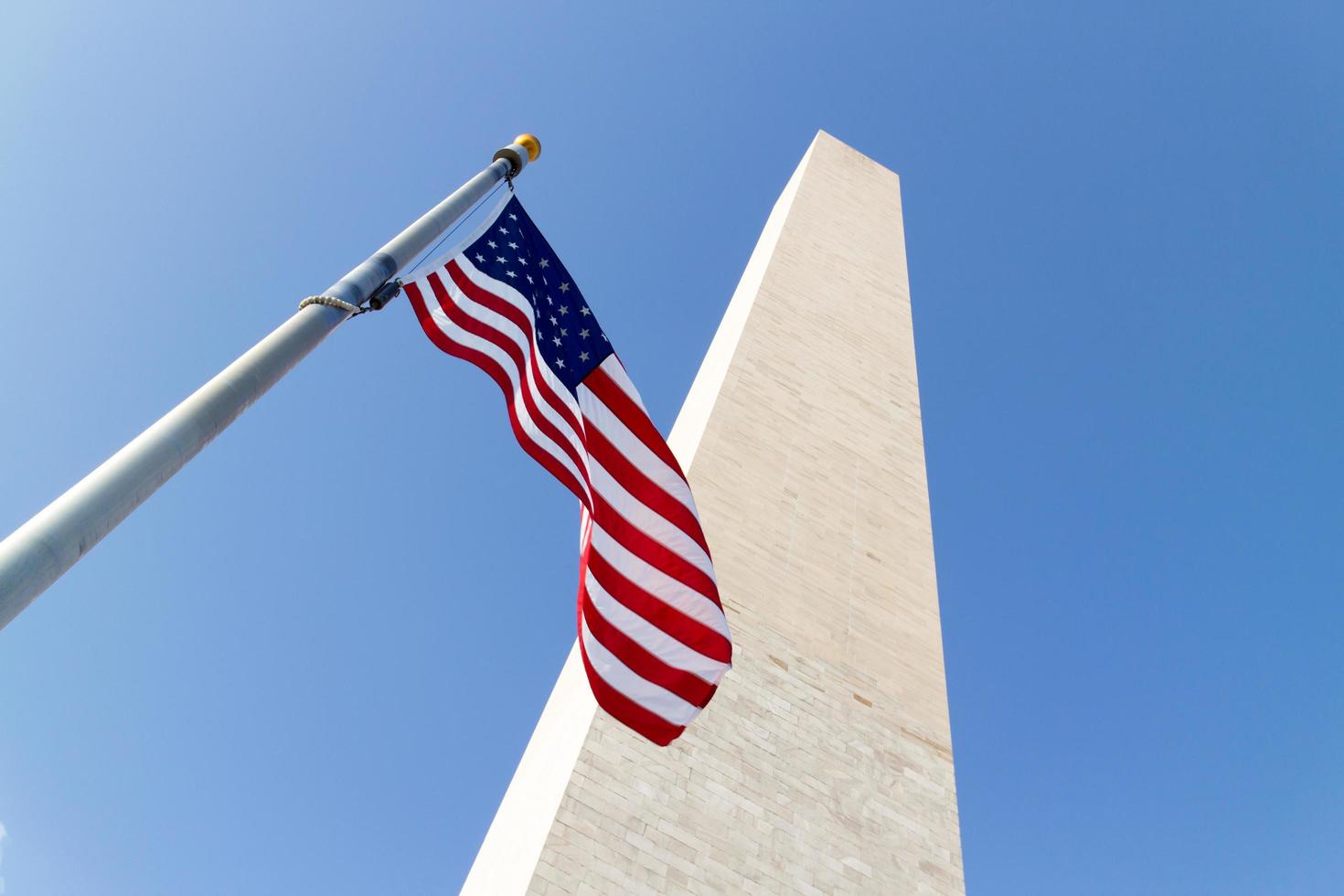 Washington monument on a sunny day. photo