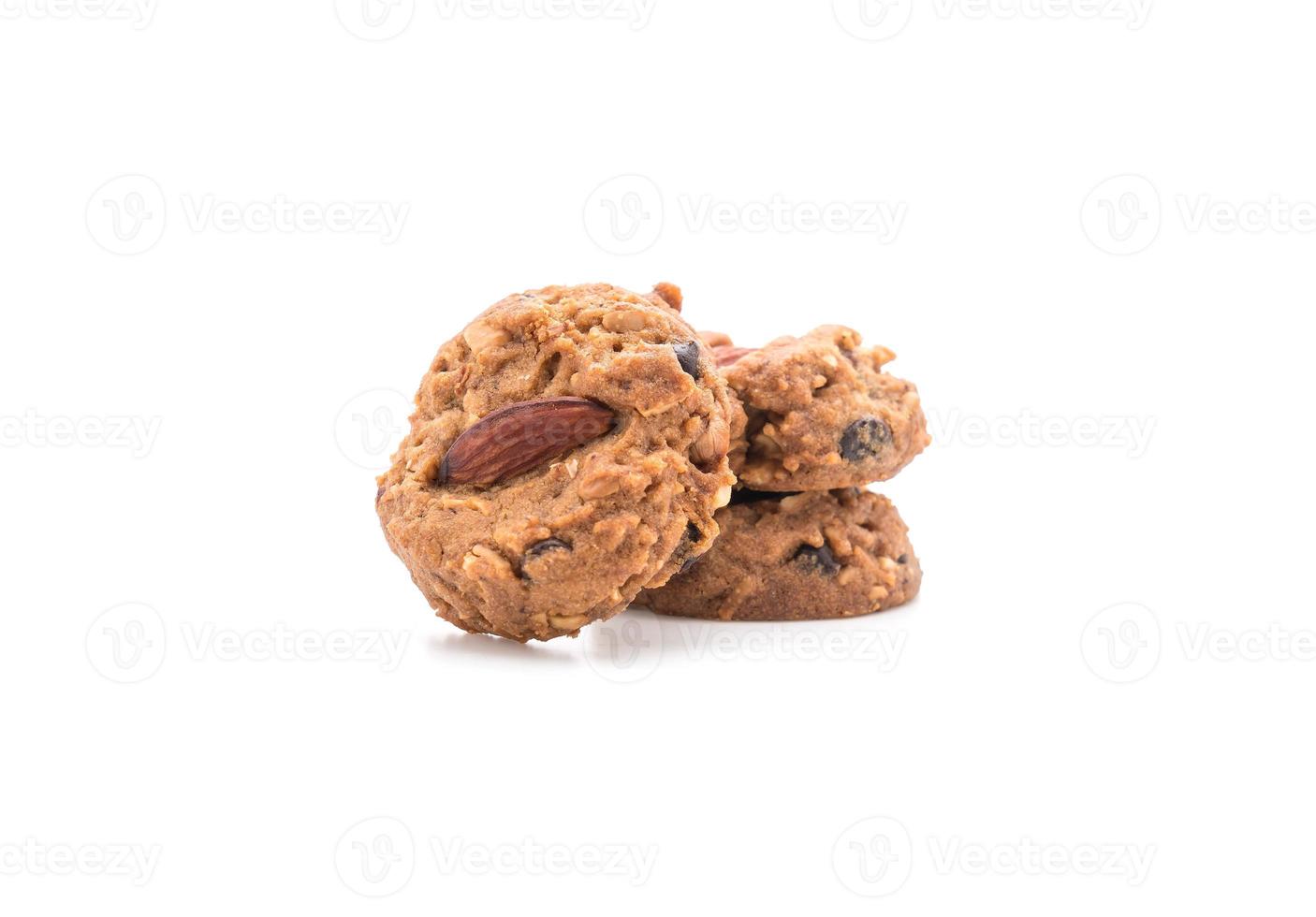 Galletas de almendra sobre fondo blanco. foto