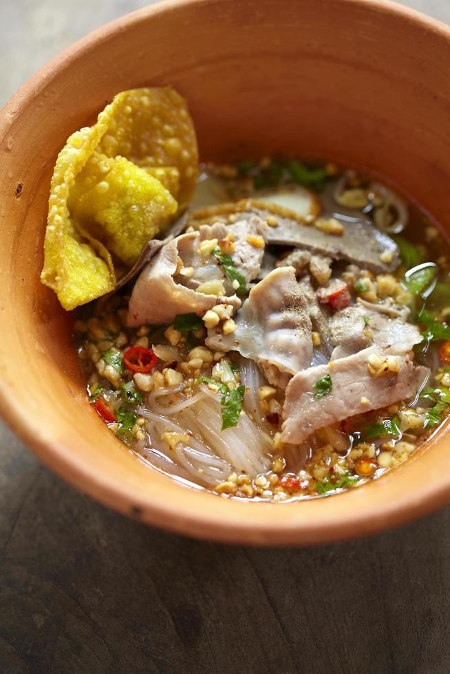 fideos amarillos con chile y frijoles foto