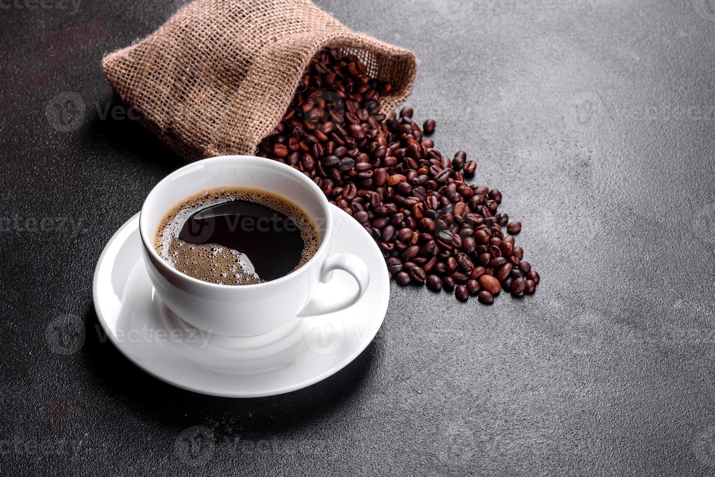 una taza de café matutino recién perfumado para comenzar el día con alegría foto