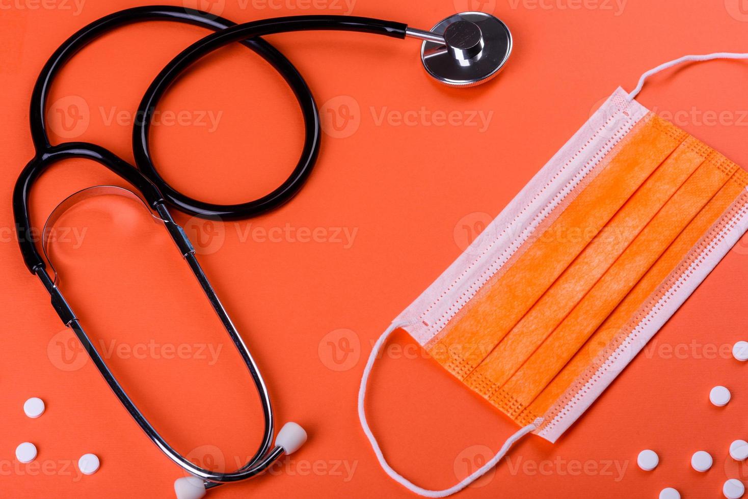 suministros médicos sobre un fondo de color como atributo foto