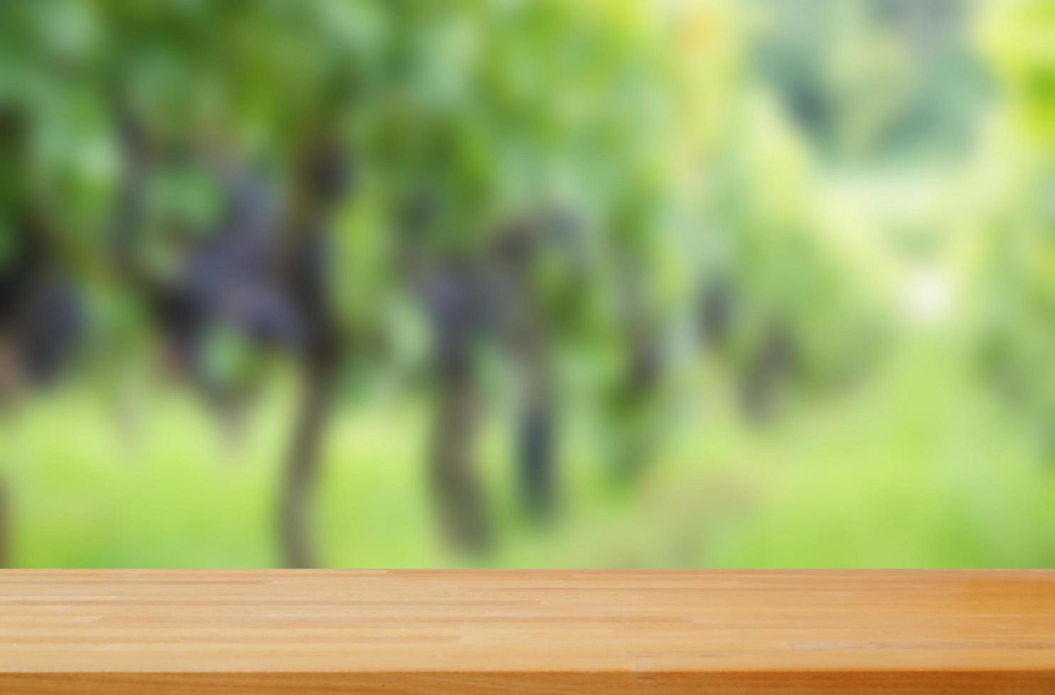 Fondo de viñedo con piso de madera naranja zoom exhibición de productos foto