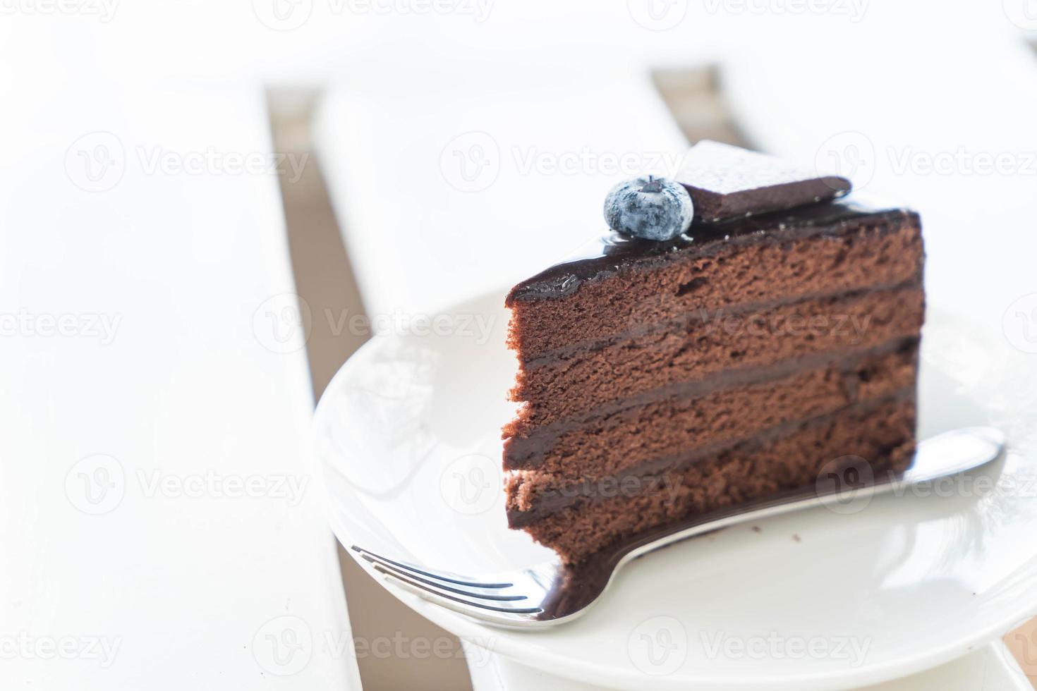 Tarta de dulce de chocolate en el café foto