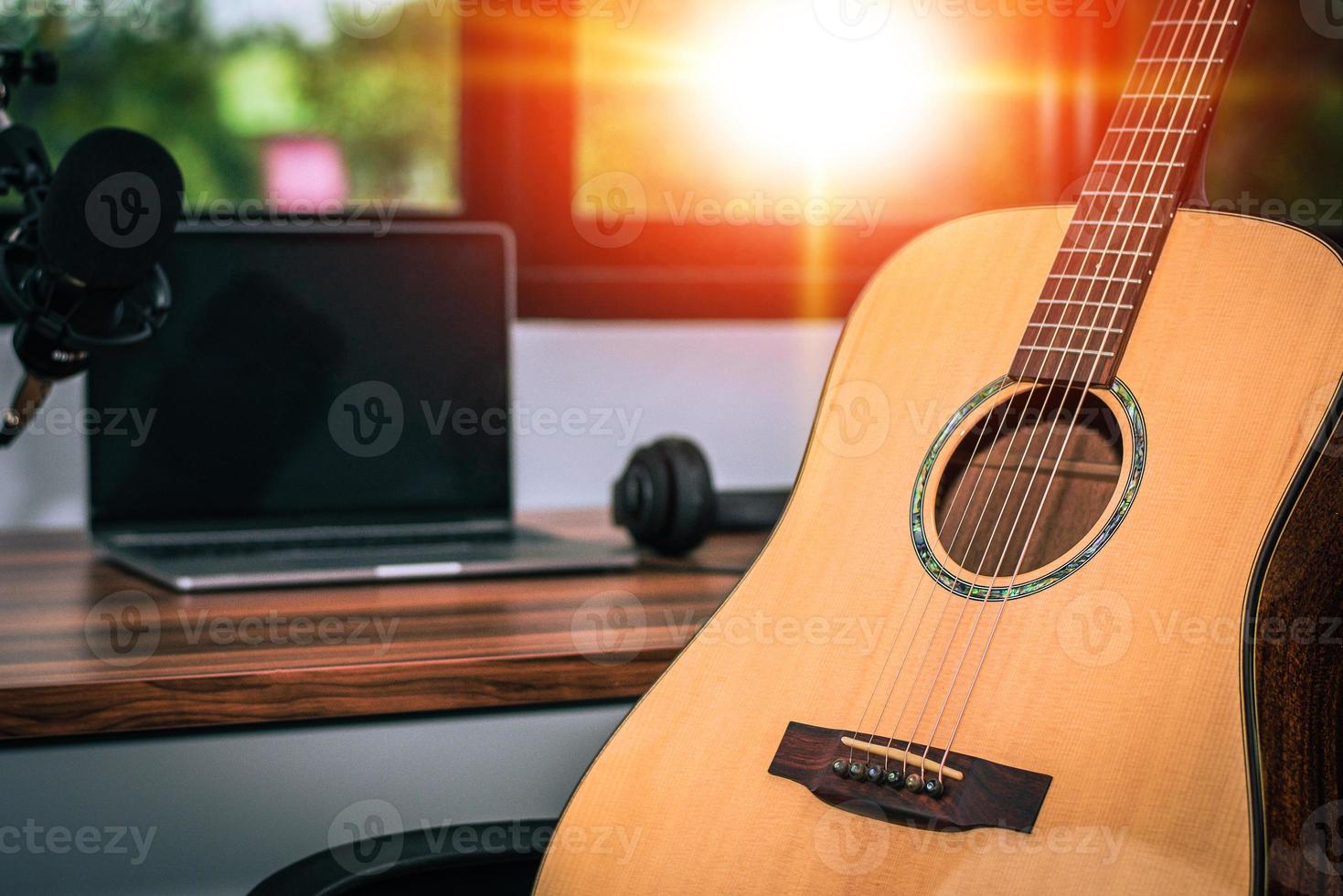 Guitarra en Home Studio, entretenimiento, música. foto