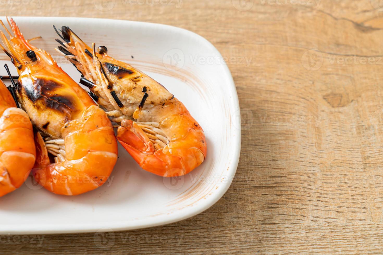 langostinos de río o camarones a la plancha - estilo marinero foto