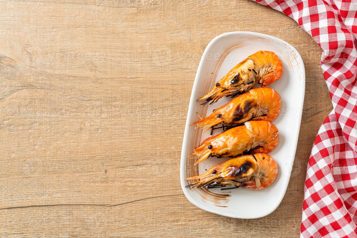 langostinos de río o camarones a la plancha - estilo marinero foto