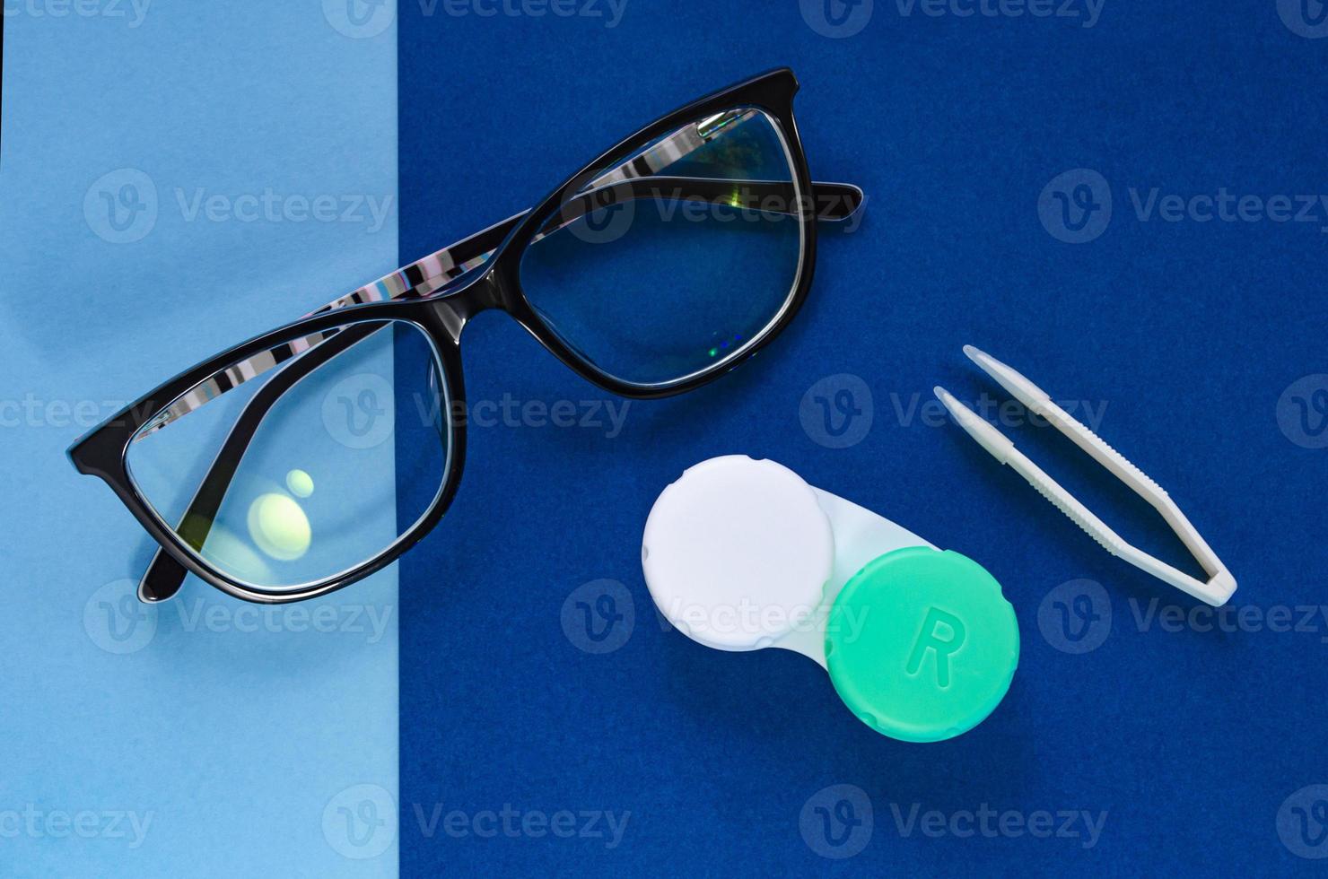 Contact lenses. Glasses. The choice. Poor vision photo
