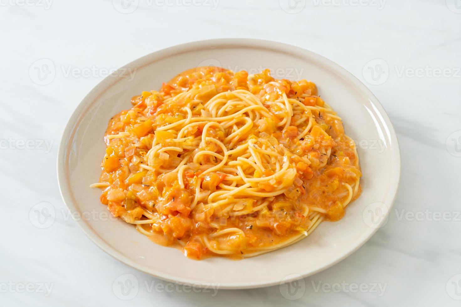 Spaghetti pasta with creamy tomato sauce or pink sauce photo