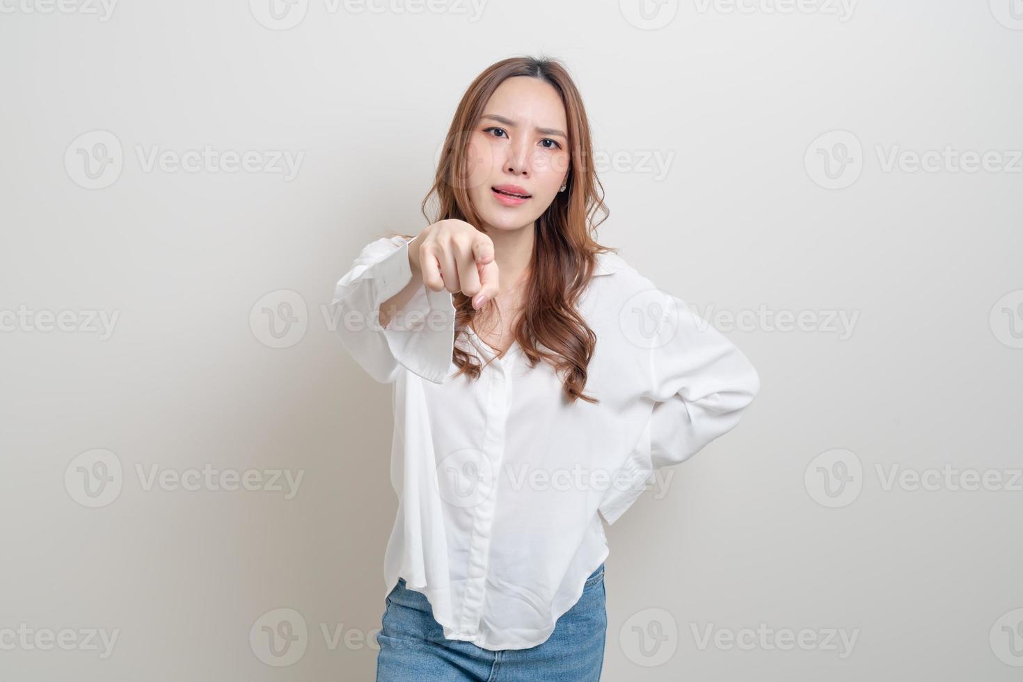 retrato, hermoso, mujer asiática, estrés, serio, preocupación, o, quejarse foto