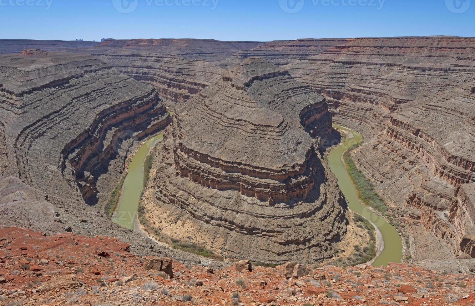 dramático canal del río a través de las rocas foto