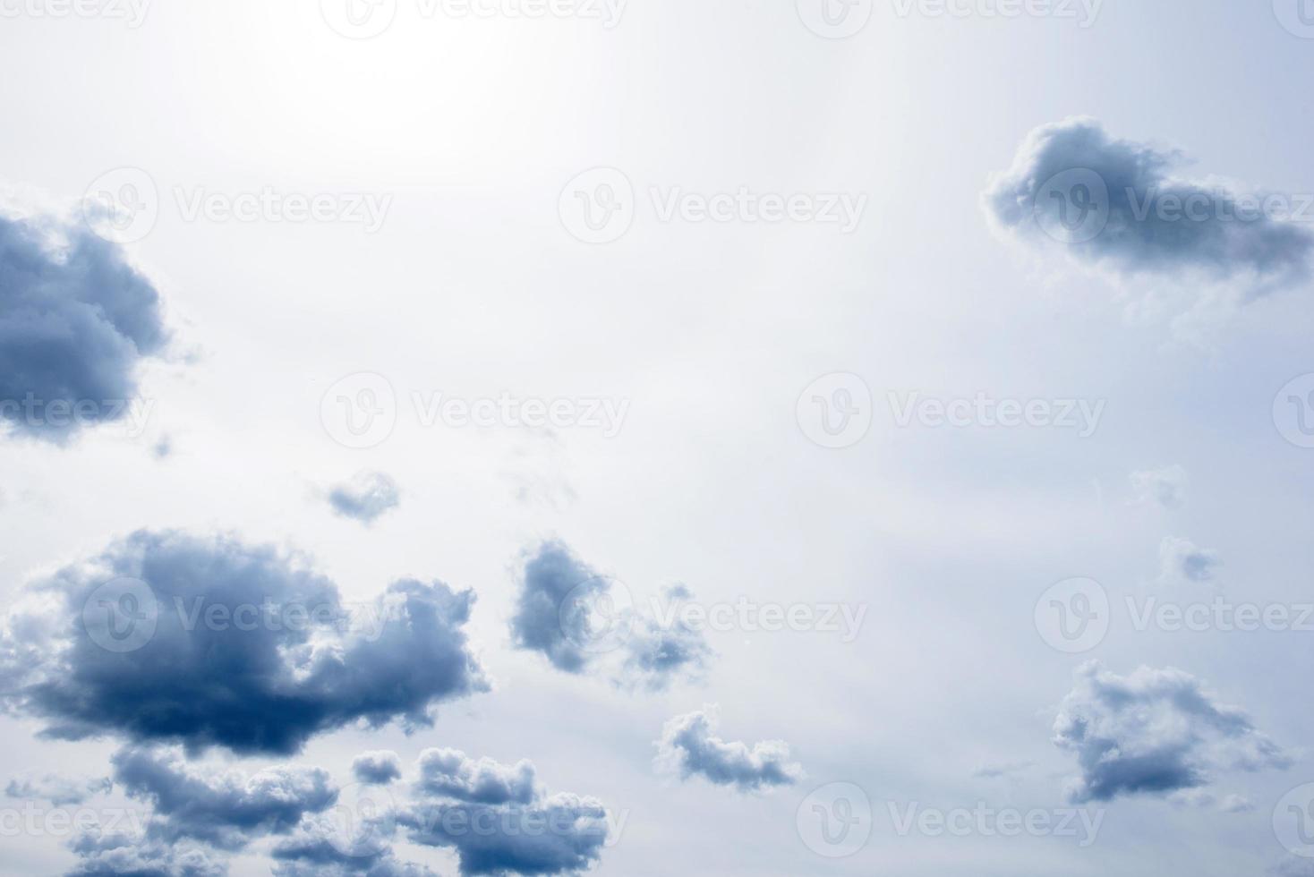 Fondo de cielo de tormenta dramática. se puede utilizar como fondo foto