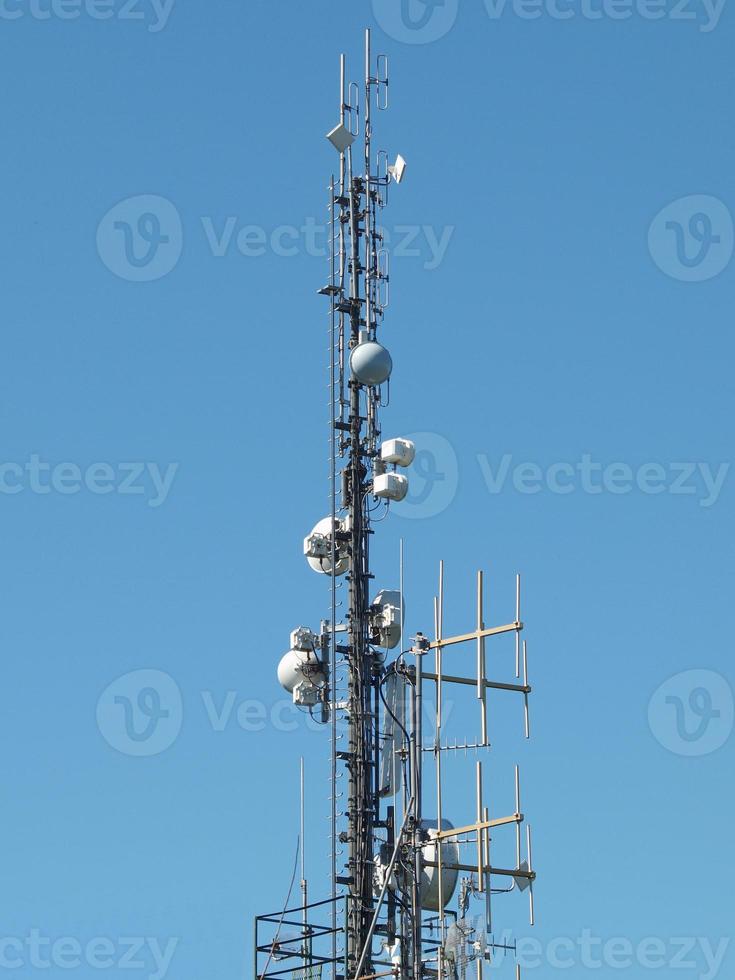 antenas de torre de comunicación foto