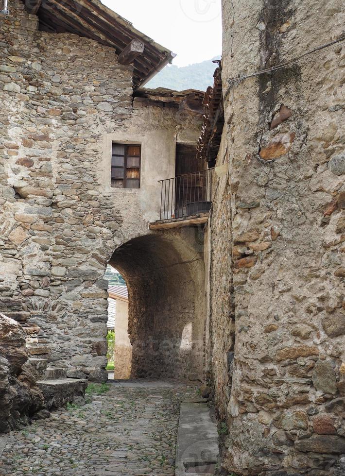 Vista del centro de la ciudad vieja de settimo vittone foto