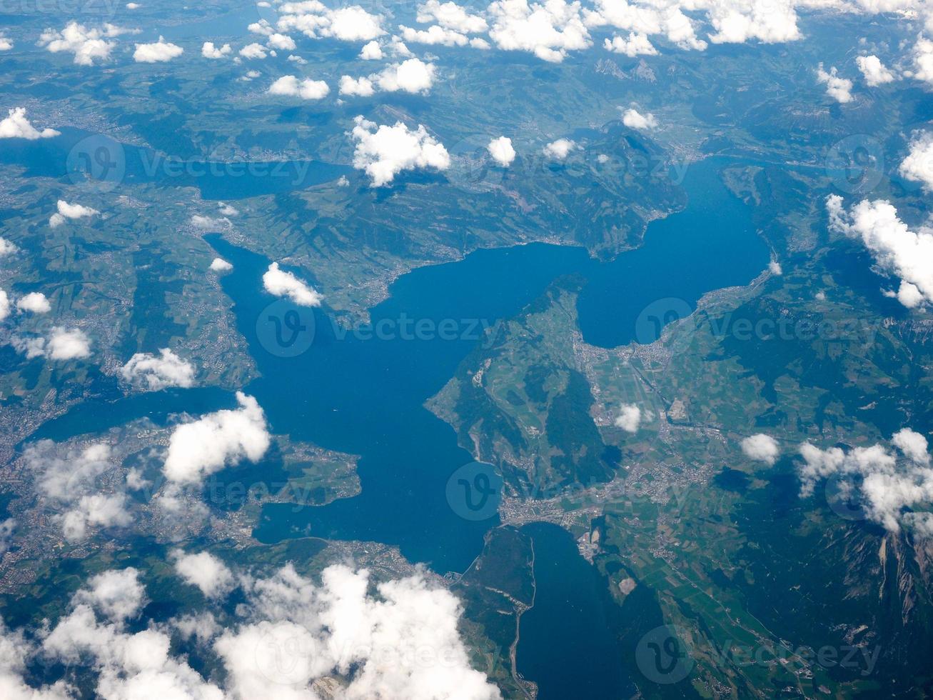 vista aérea del lago de lucerna foto