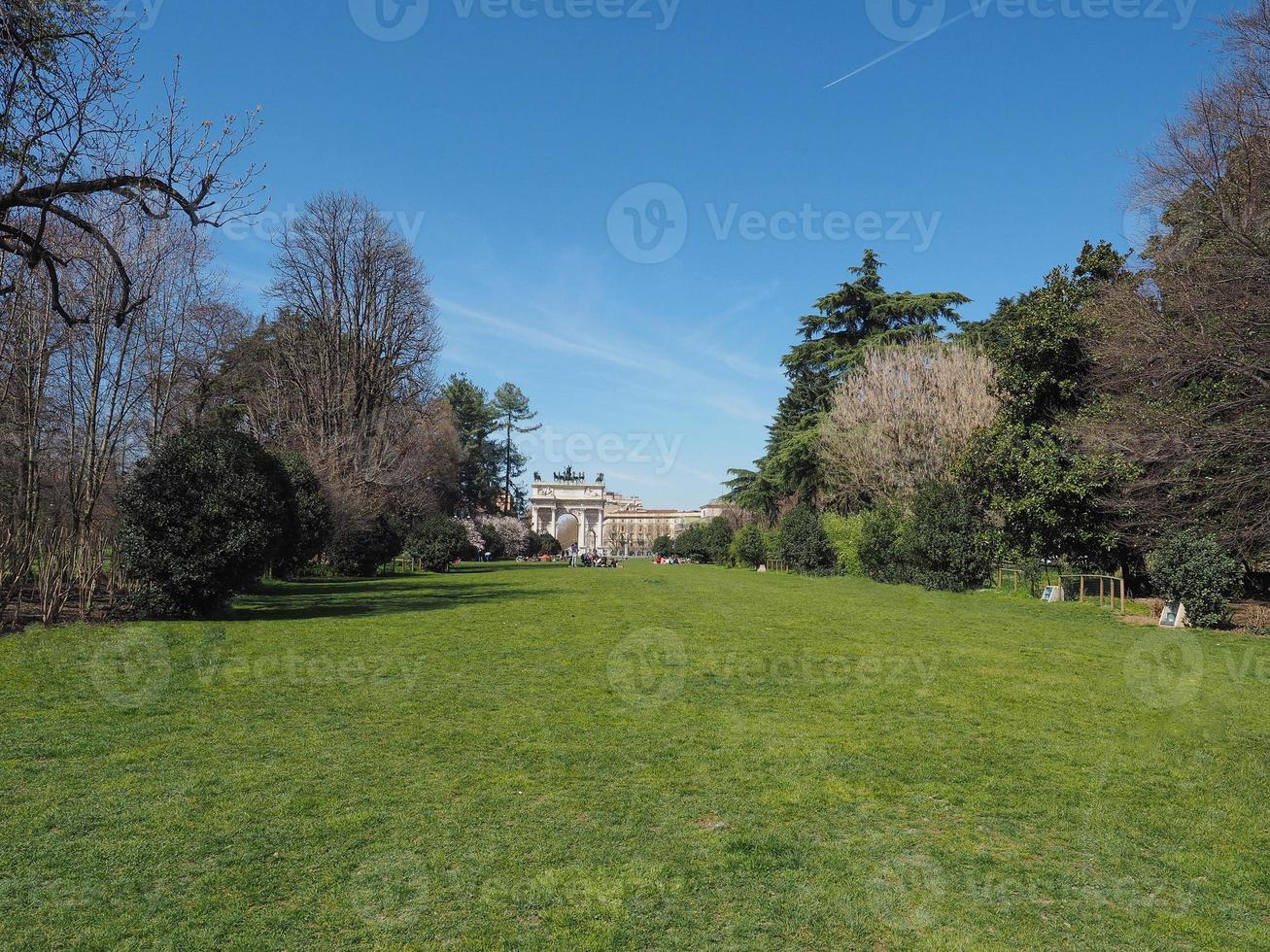 parco sempione en milán foto