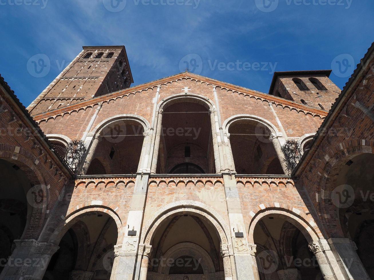 iglesia de sant ambrogio en milán foto