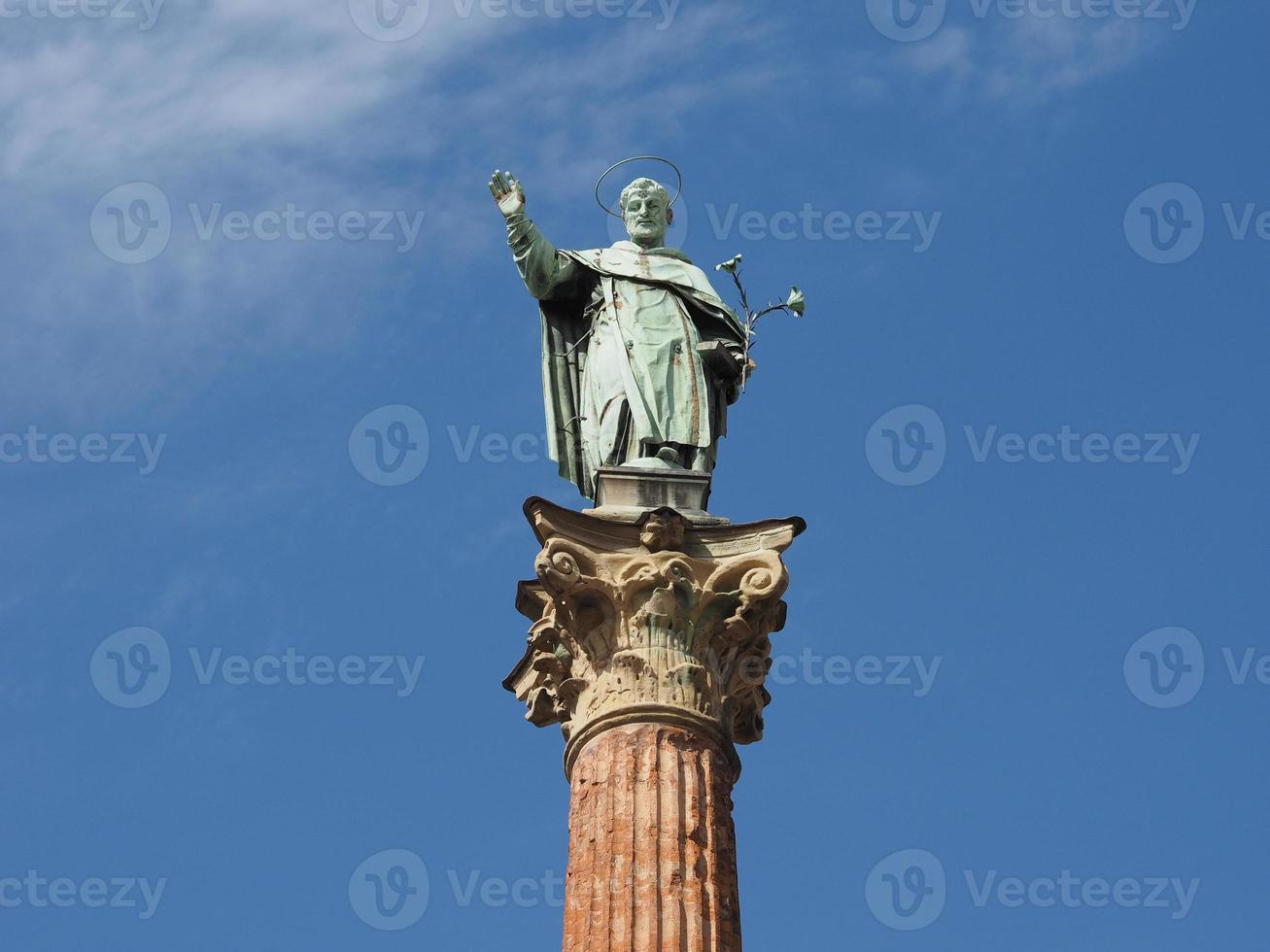 Columna de San Domenico en Bolonia foto