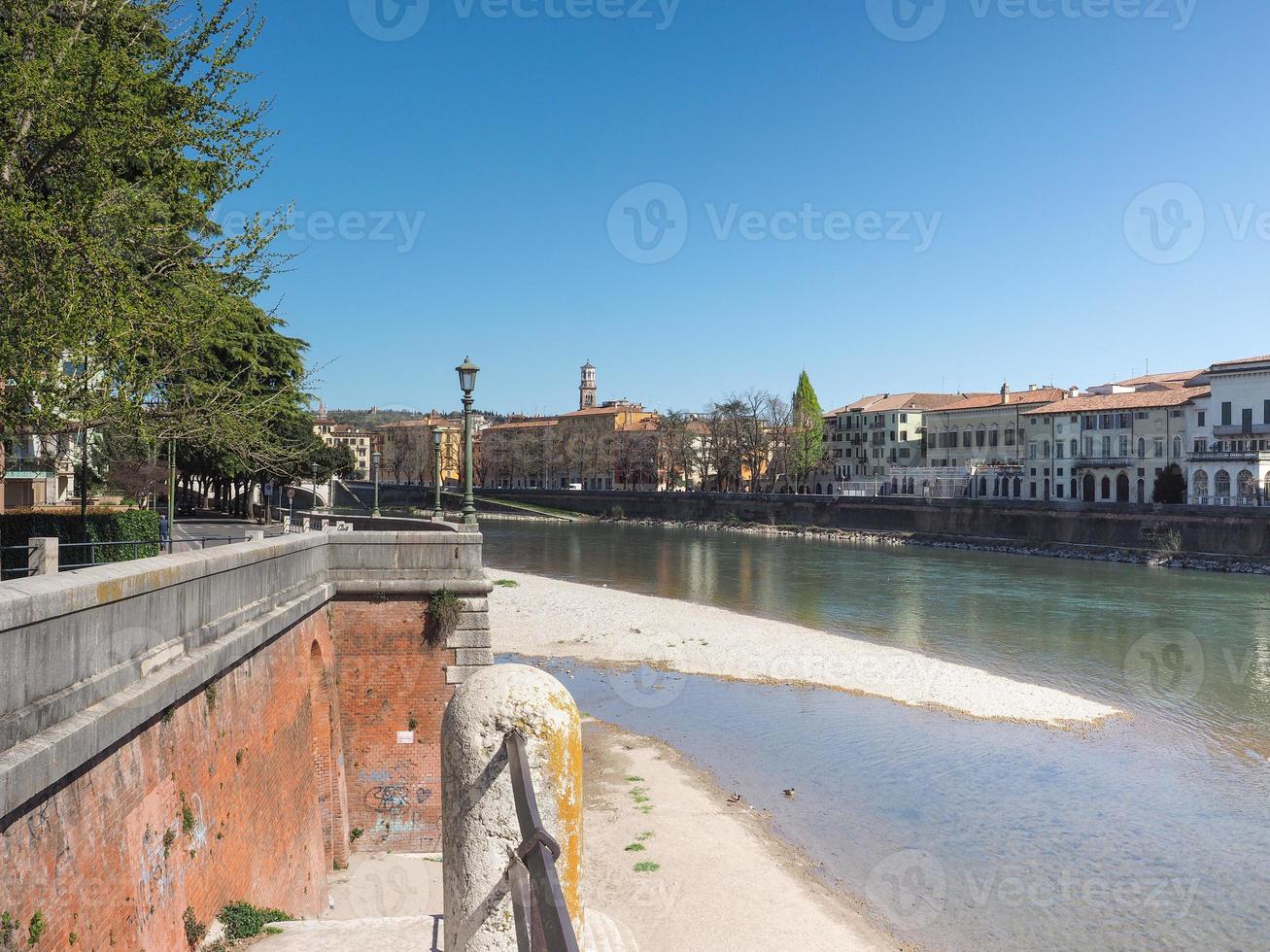 río adige en verona foto