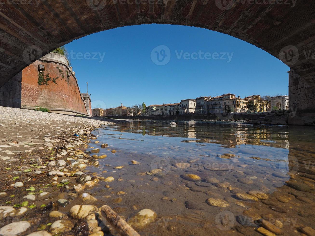 Puente de castelvecchio también conocido como puente scaliger en Verona foto