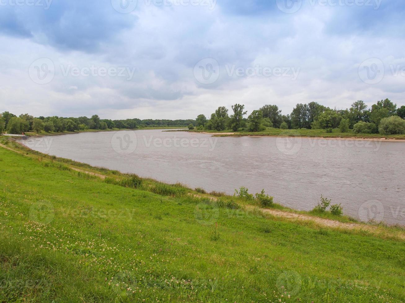 Río Elba en Dessau, Alemania foto