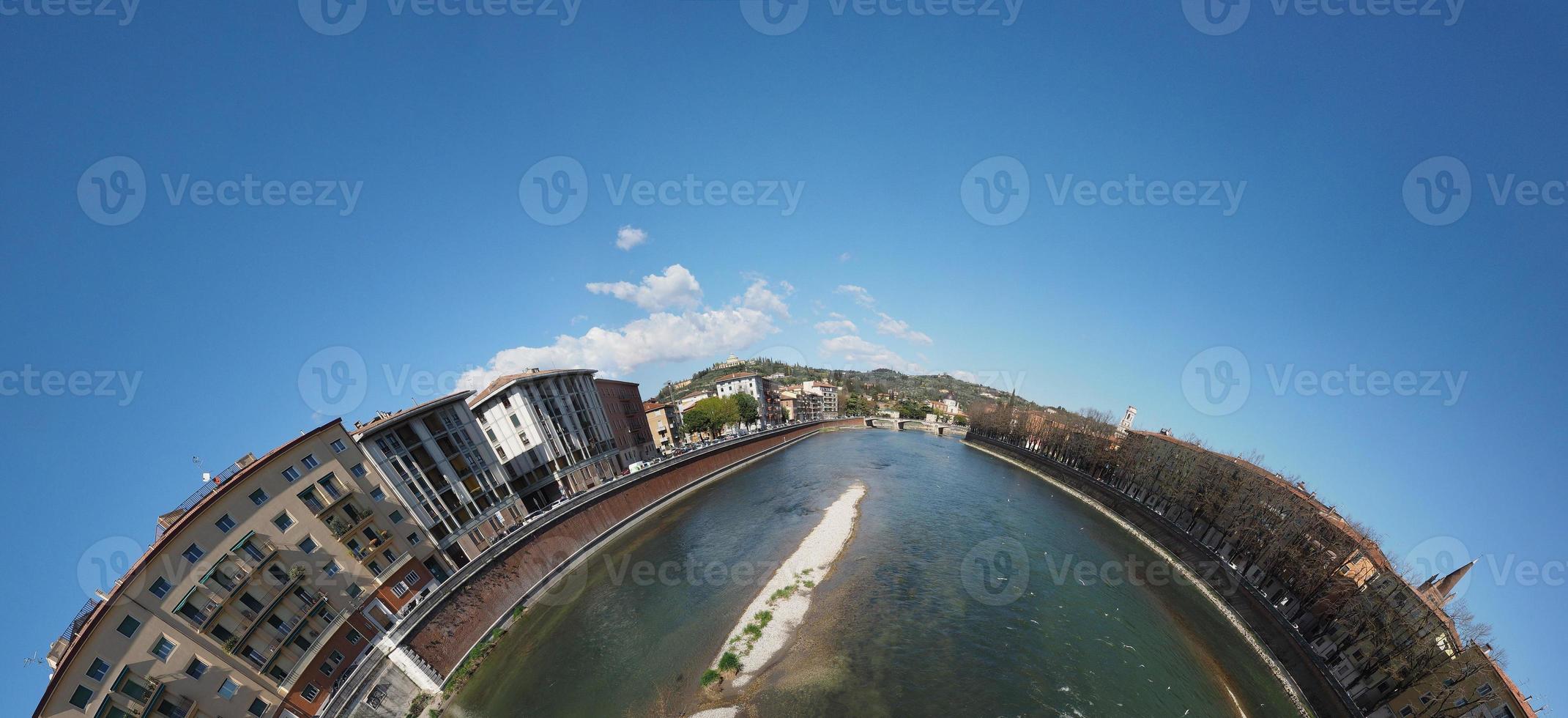 vista de la ciudad de verona foto