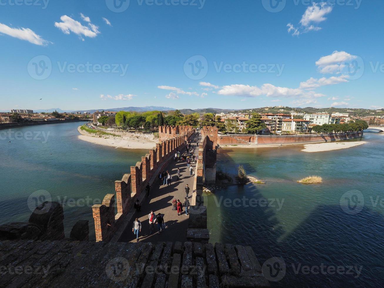 Puente de castelvecchio también conocido como puente scaliger en Verona foto