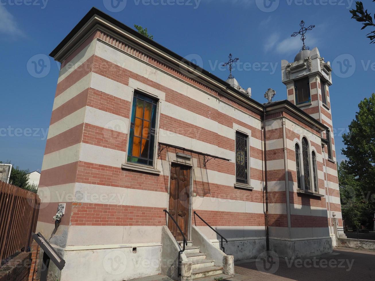 Iglesia de Santa Isabel en Leumann Village en Collegno foto