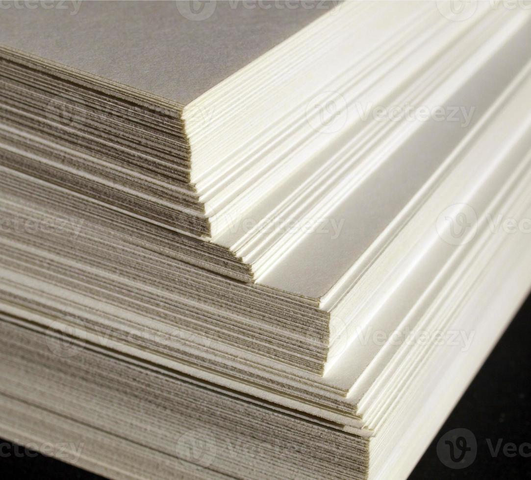 hojas de papel en blanco foto