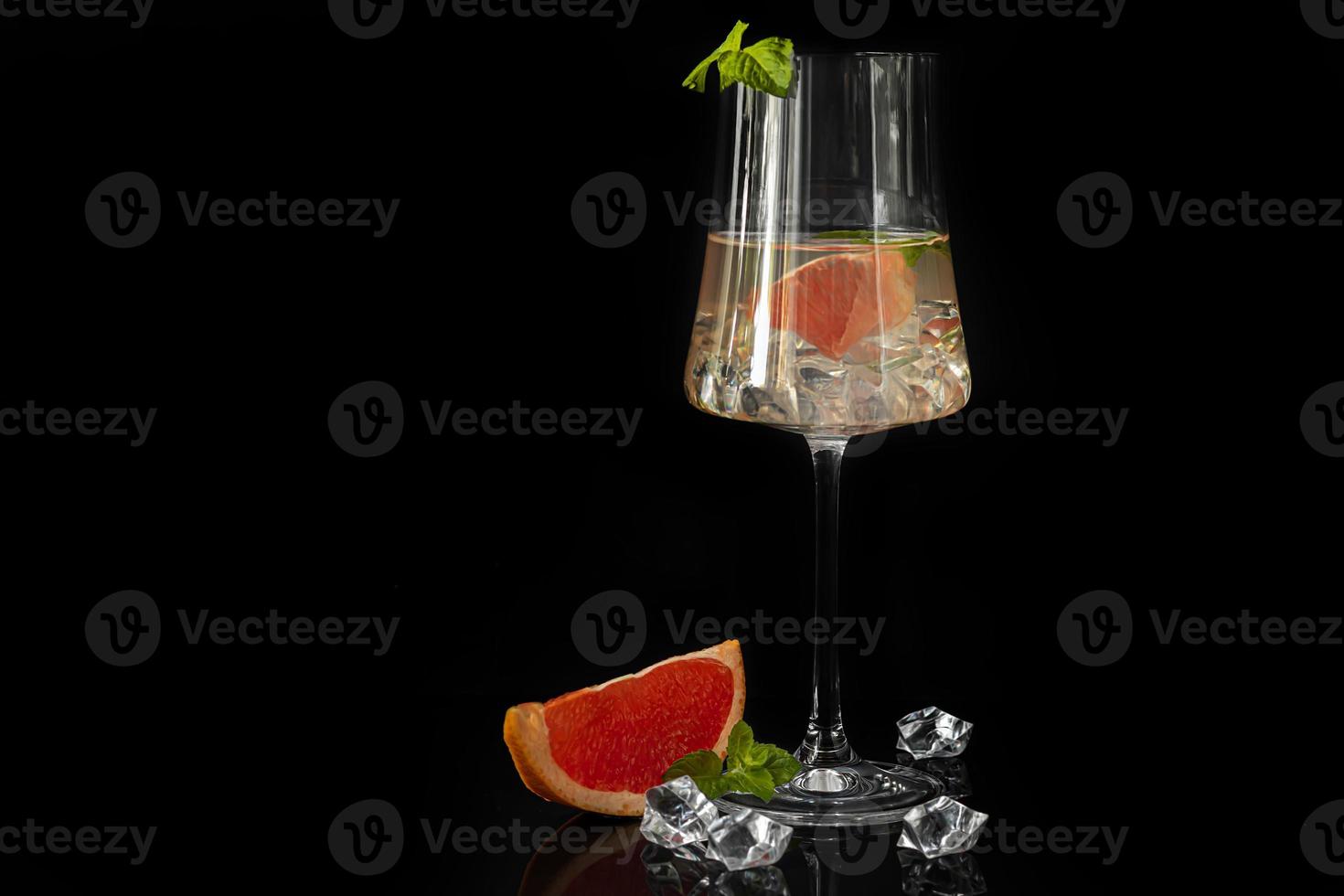 Cocktail with grapefruit photo