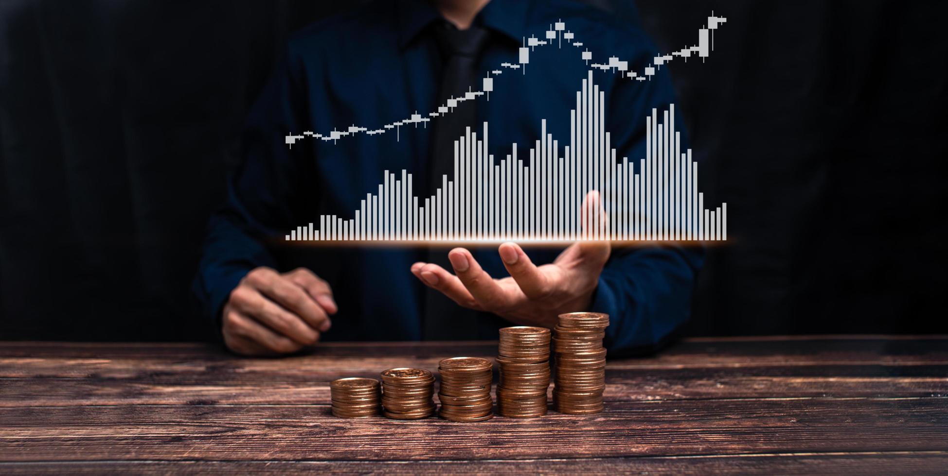 progreso o éxito empresario o comerciante acciones en crecimiento invertir foto