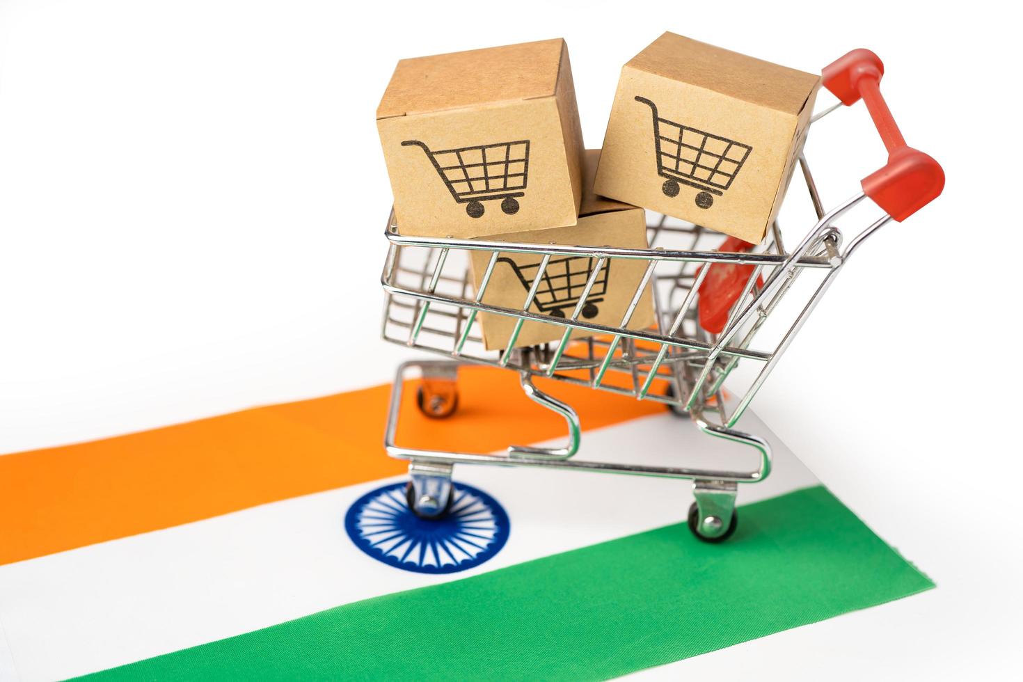 Box with shopping cart logo and India flag, I photo
