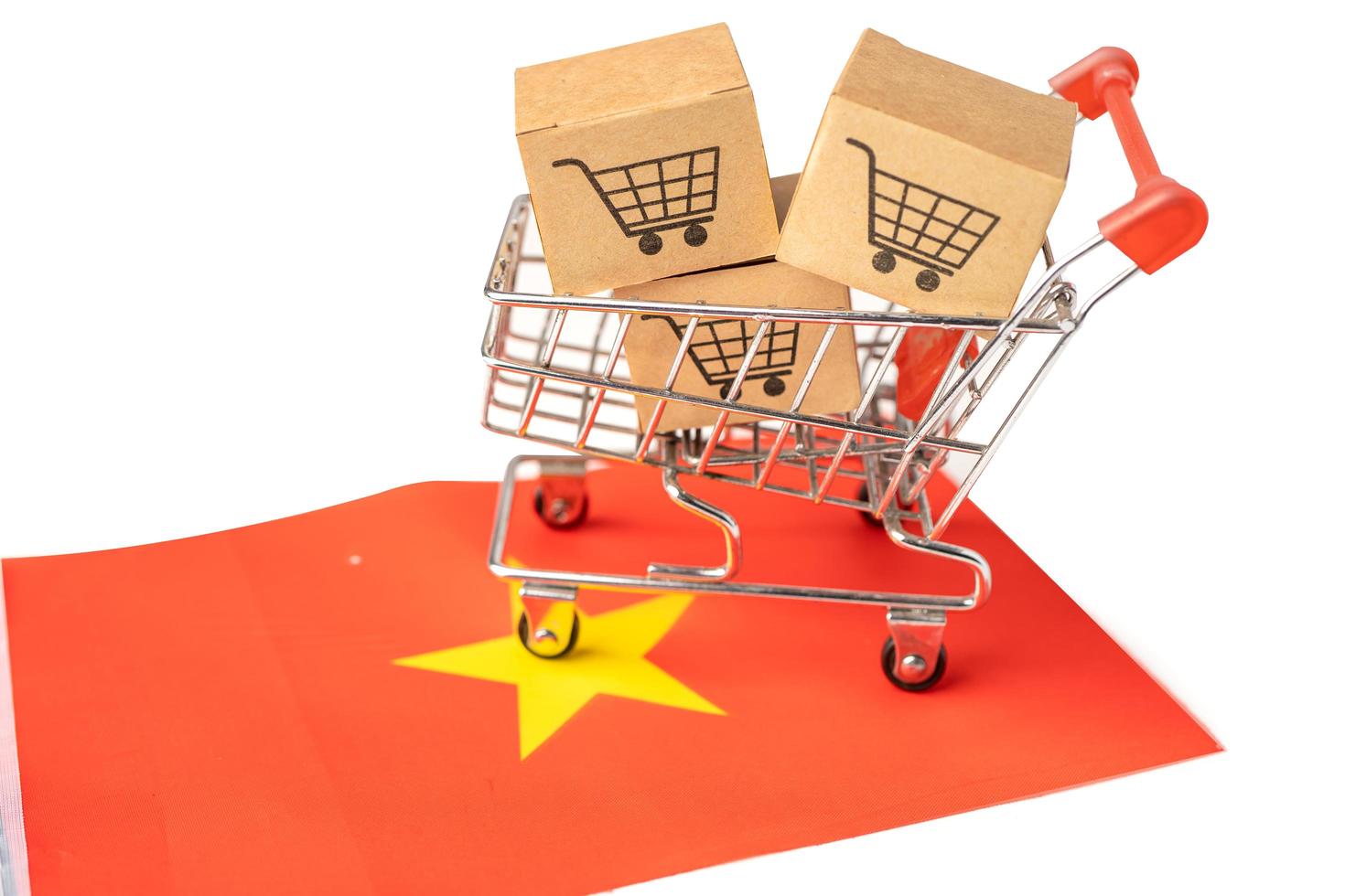 Box with shopping cart logo and China flag, photo