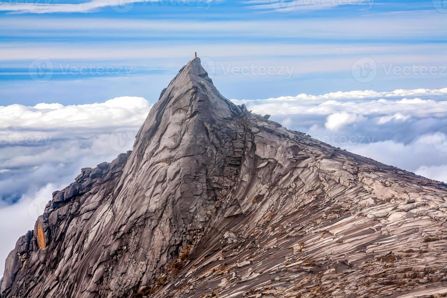 paisaje natural en la cima del monte kinabalu en malasia foto