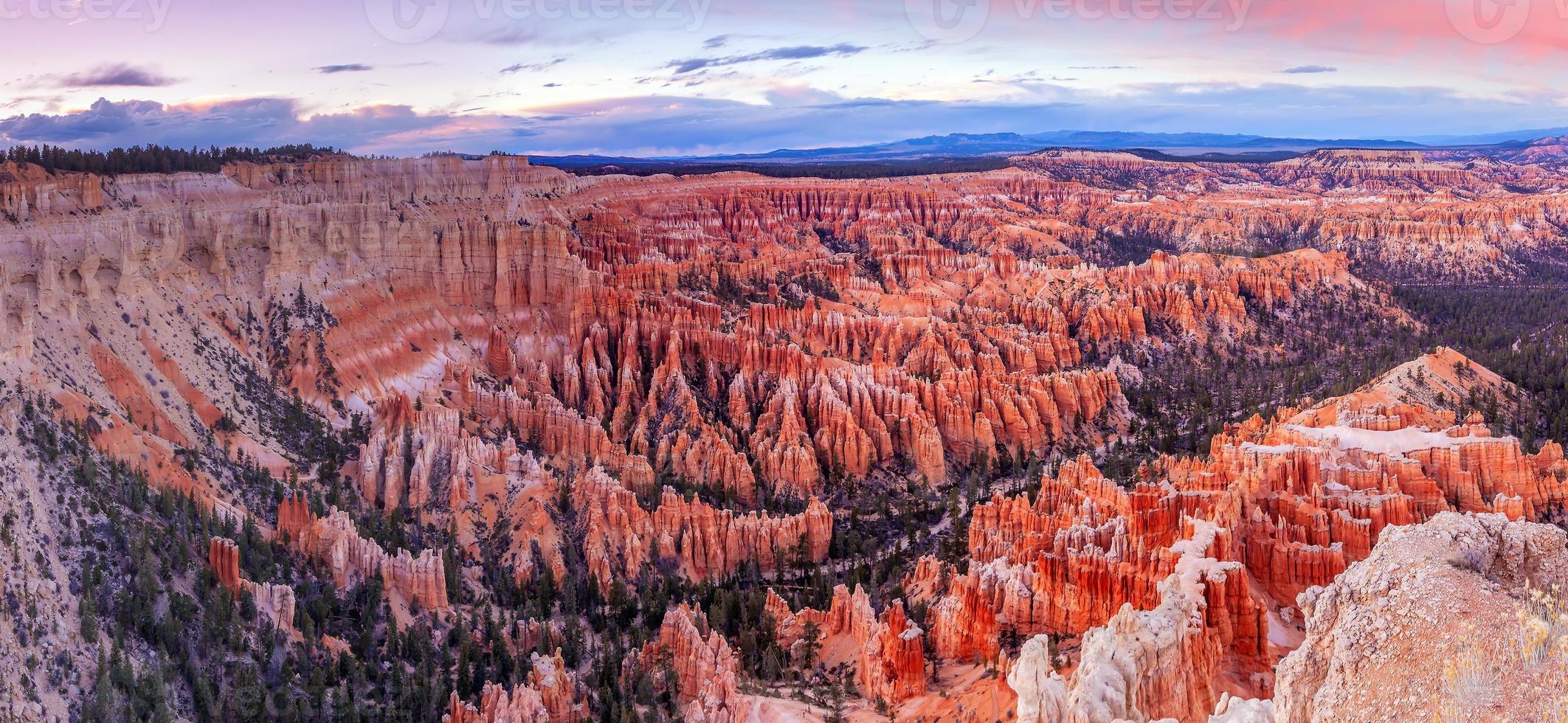 paisaje natural del parque nacional bryce canyon en utah foto