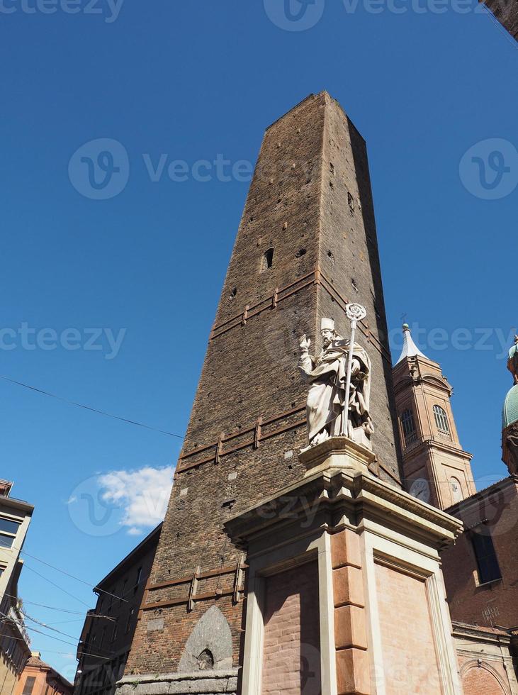 estatua de san petronio en bolonia foto