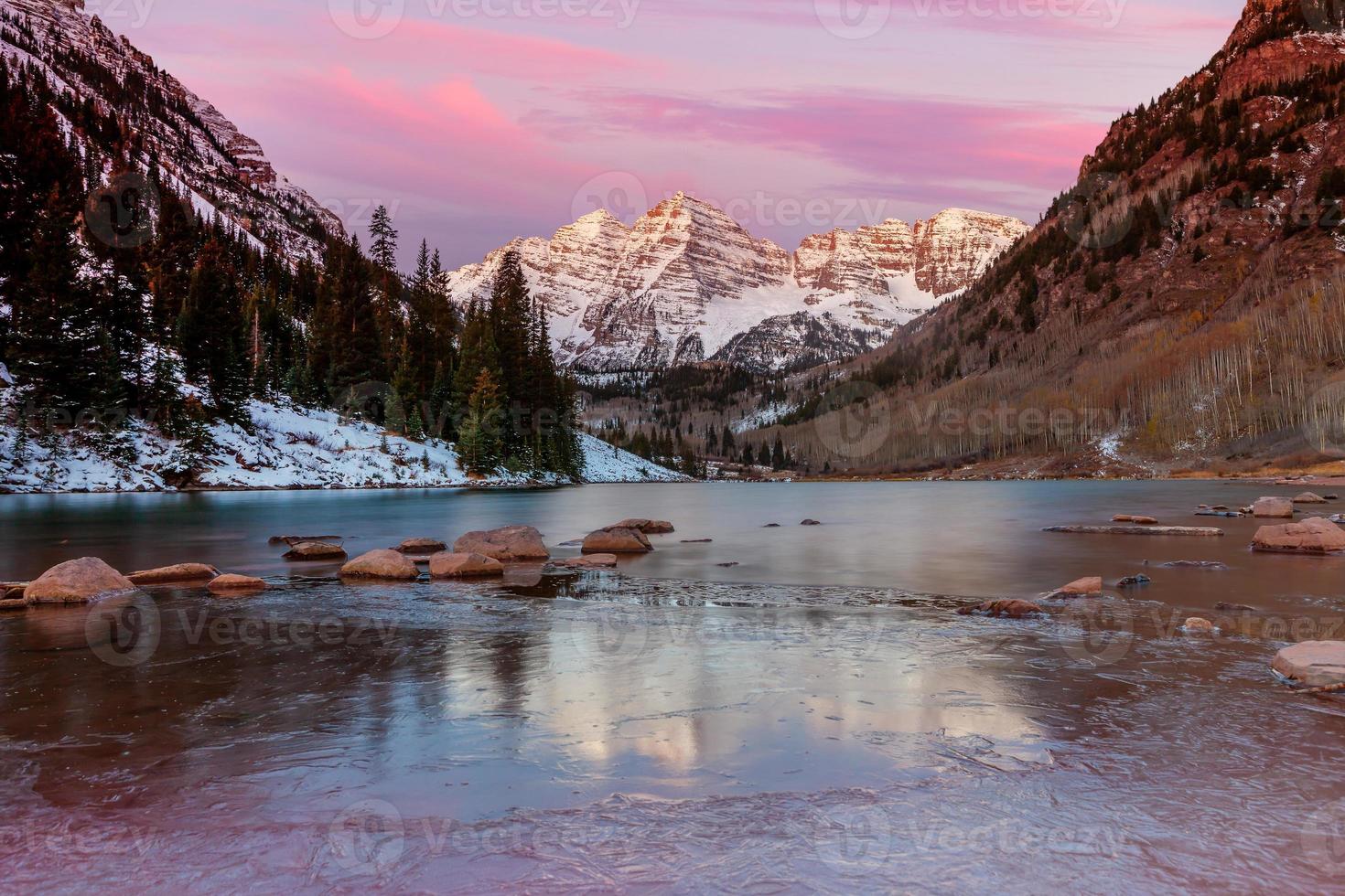 paisaje natural de maroon bell en colorado foto