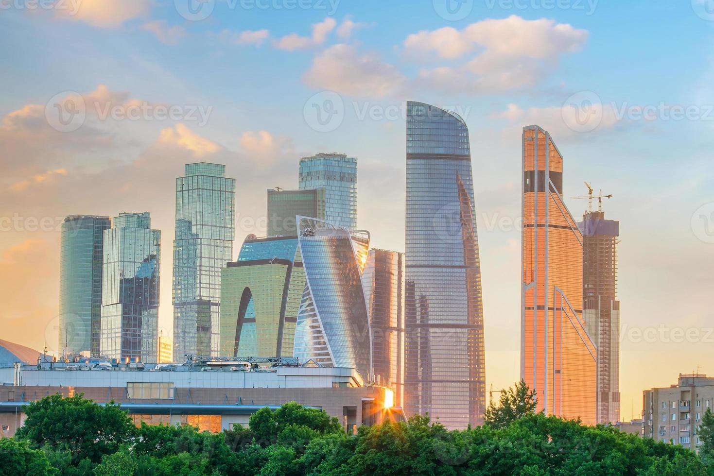 distrito de negocios del horizonte de la ciudad de moscú en rusia foto