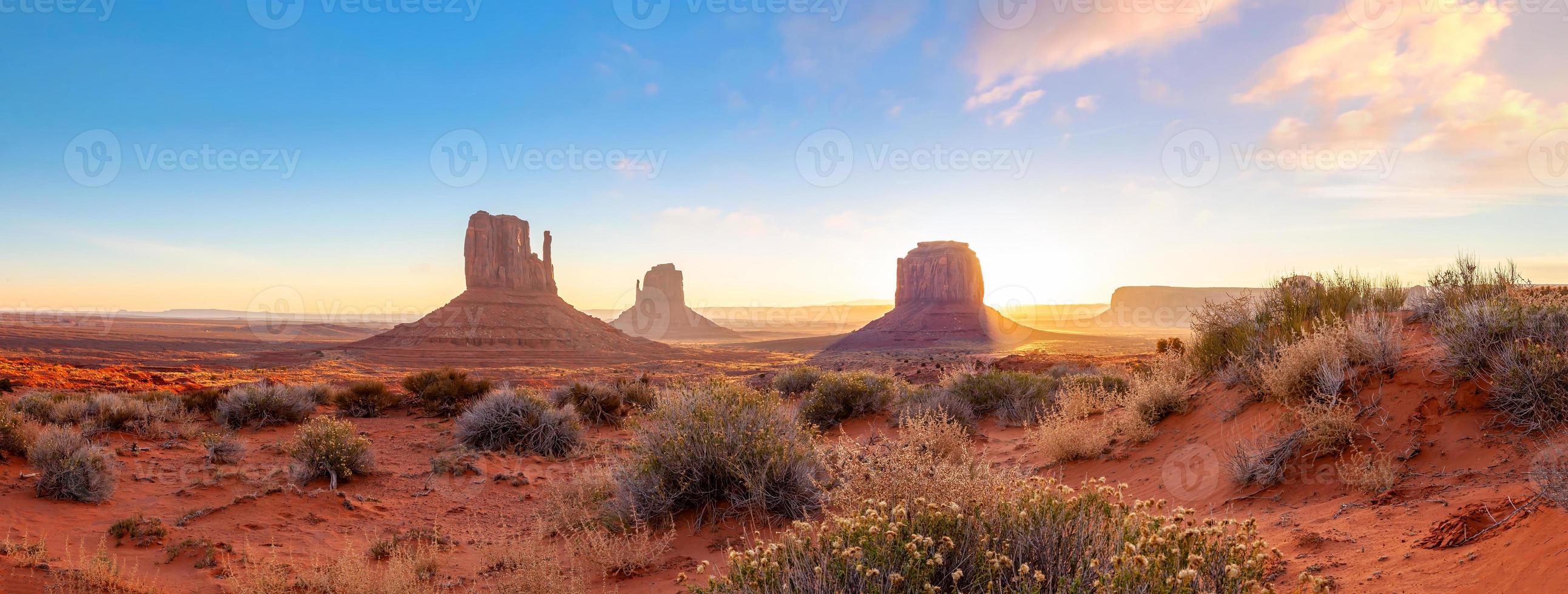 el paisaje natural único del valle del monumento en utah foto