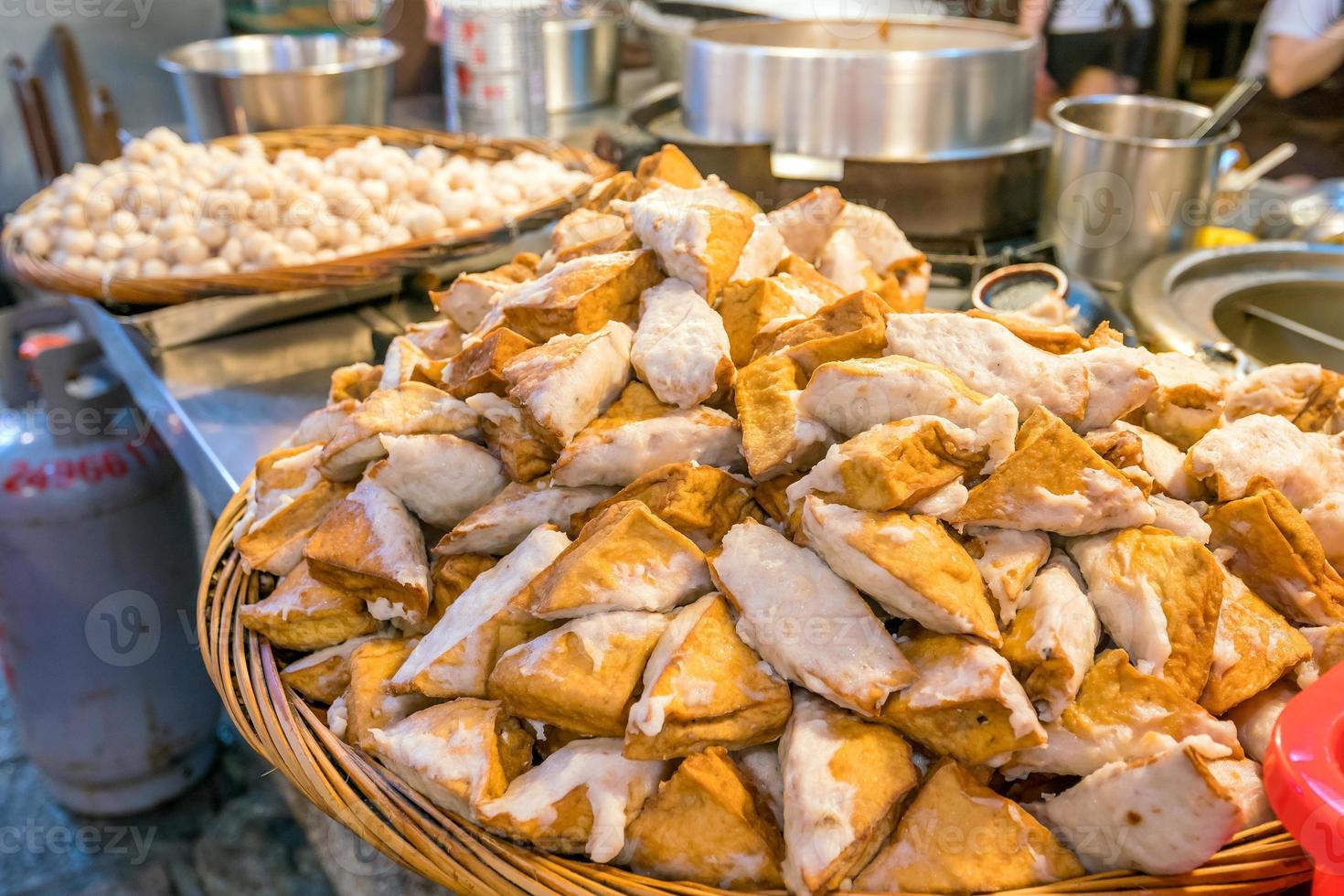 tofu apestoso en jiufen old street foto