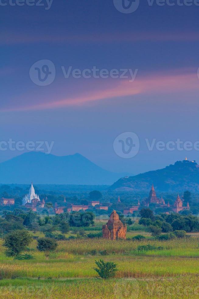 Paisaje urbano de Bagan de Myanmar en Asia foto