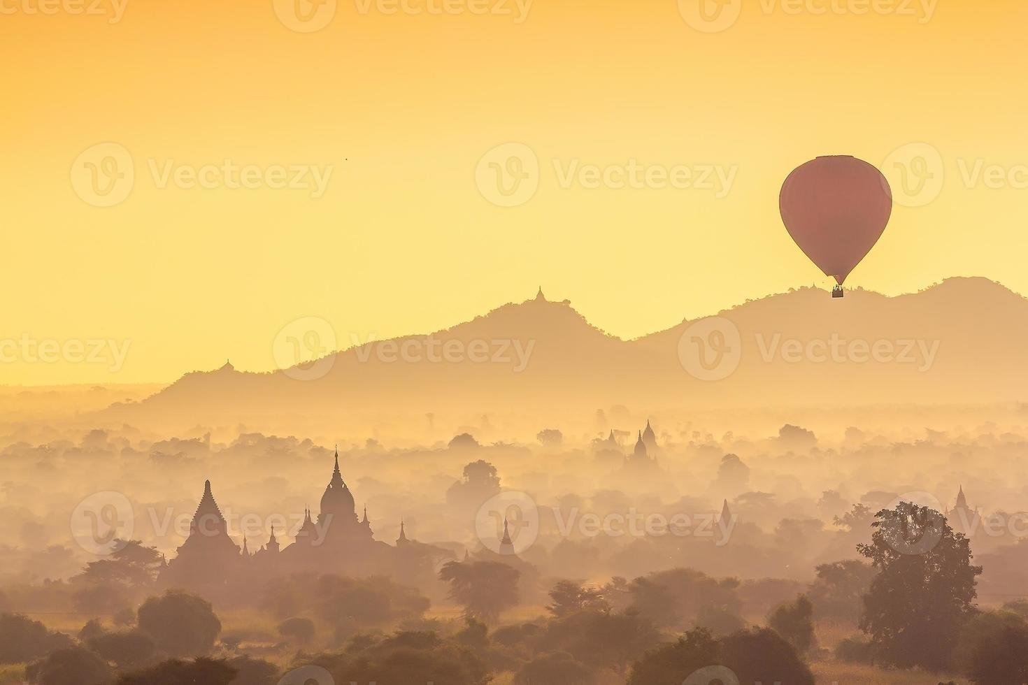 Paisaje urbano de Bagan de Myanmar en Asia foto