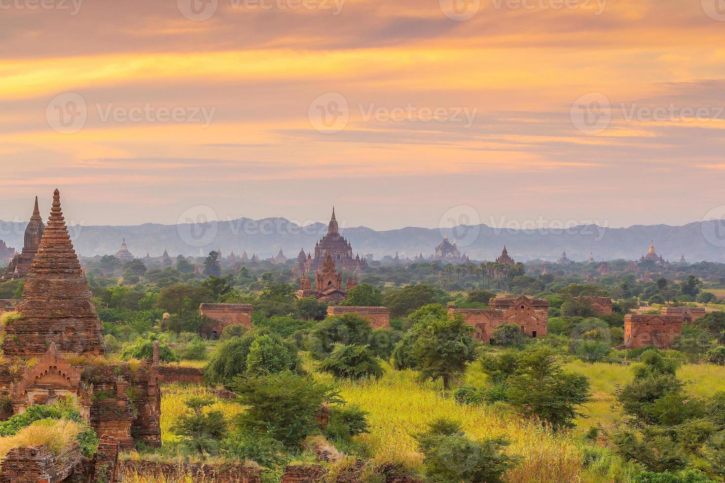 Paisaje urbano de Bagan de Myanmar en Asia foto