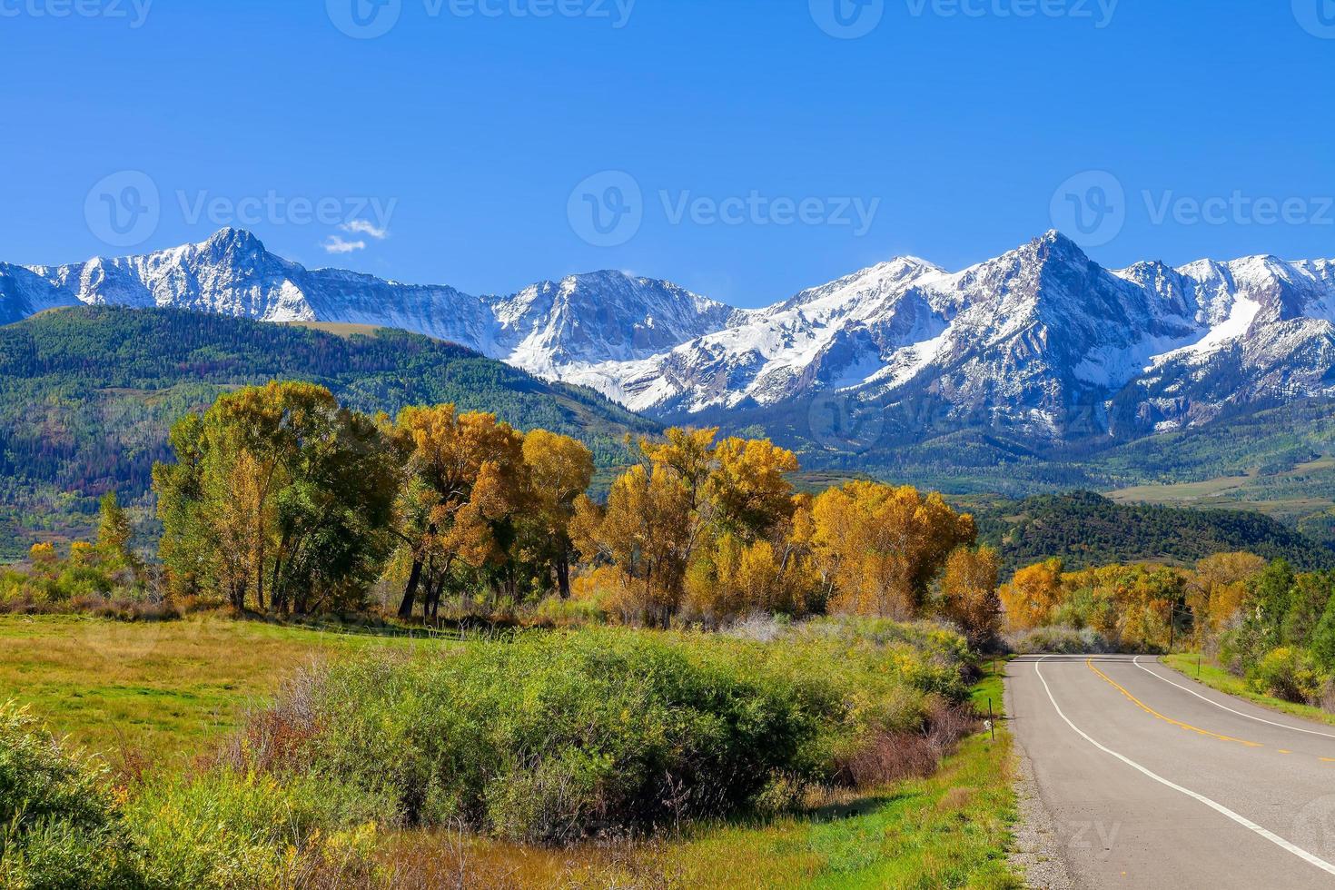 Temporada de otoño en el campo en Colorado, EE. UU. foto