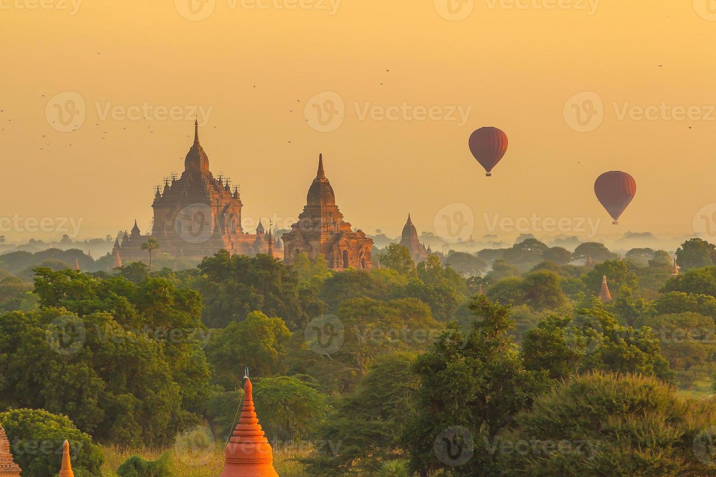 Paisaje urbano de Bagan de Myanmar en Asia foto