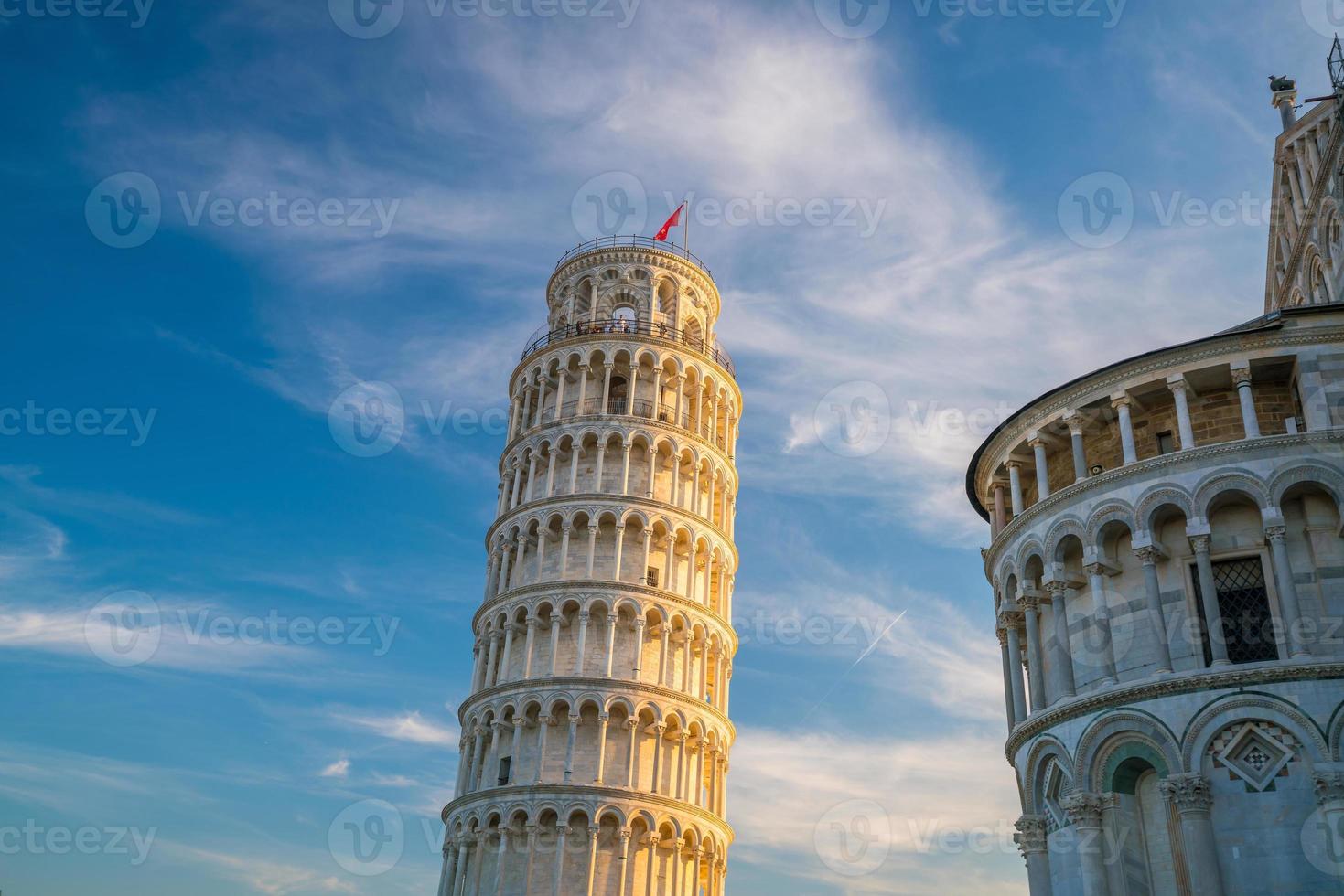 catedral de pisa y la torre inclinada foto