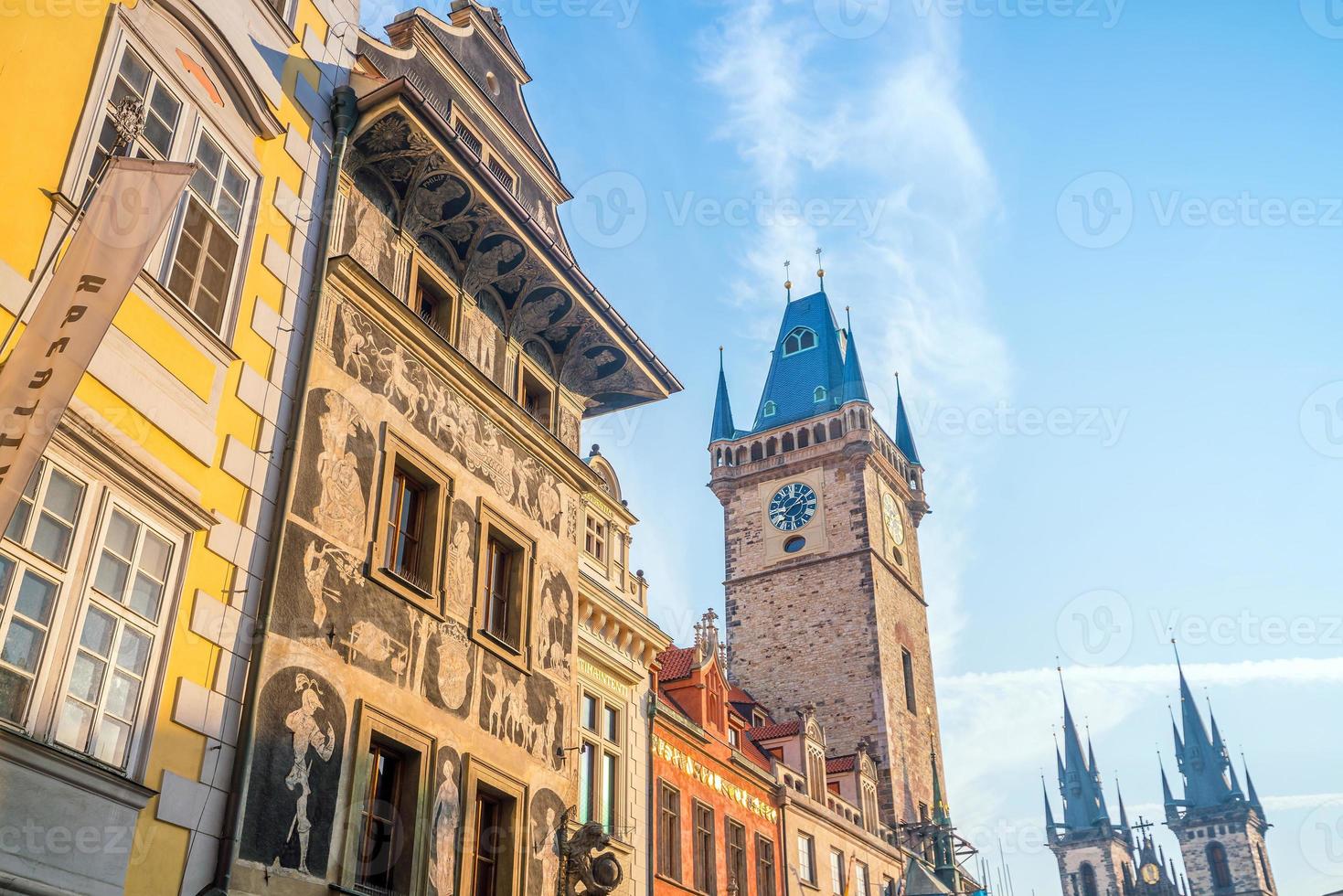 Edificios patrimoniales en el casco antiguo de Praga en la República Checa foto