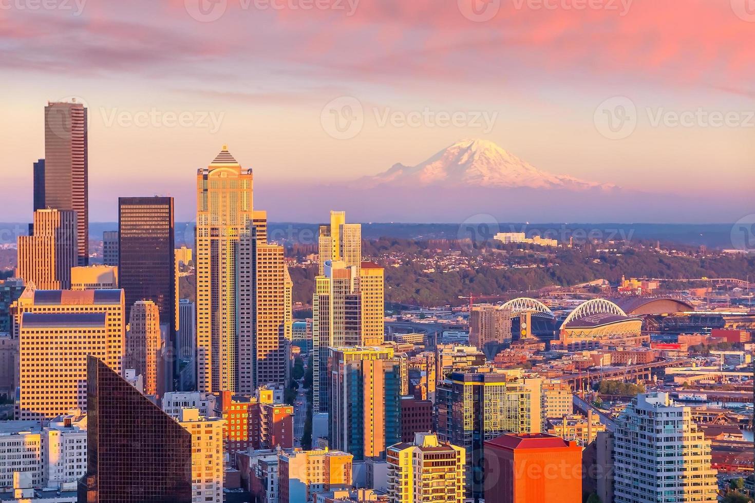 El horizonte del centro de la ciudad de Seattle paisaje urbano en el estado de Washington, EE. foto